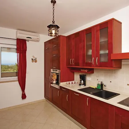 Holiday home 5 Bedroom Stunning In Liznjan