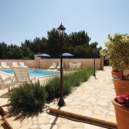 5 Bedroom Stunning In Holiday home Liznjan