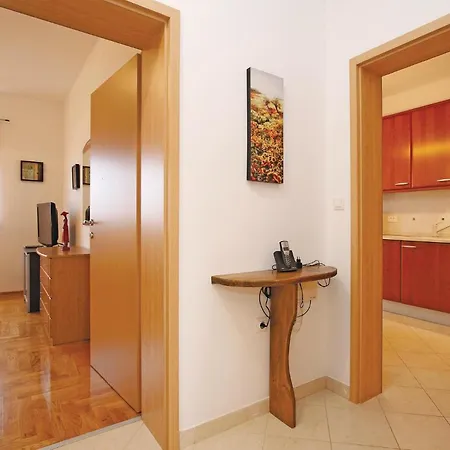 5 Bedroom Stunning In Holiday home Liznjan