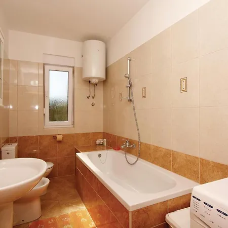 5 Bedroom Stunning In *