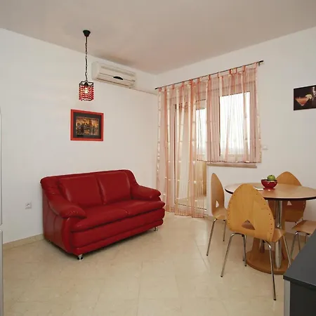 5 Bedroom Stunning In 別荘 Ližnjan