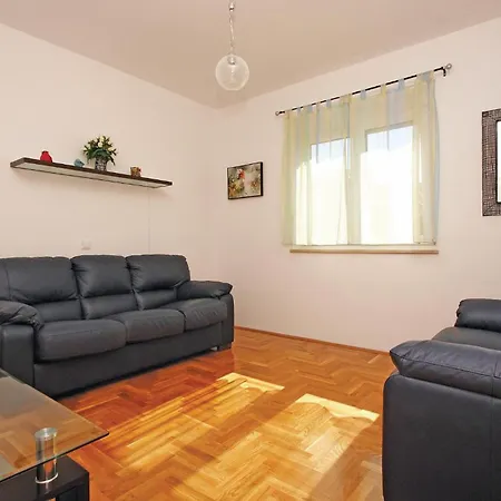 5 Bedroom Stunning In Ližnjan