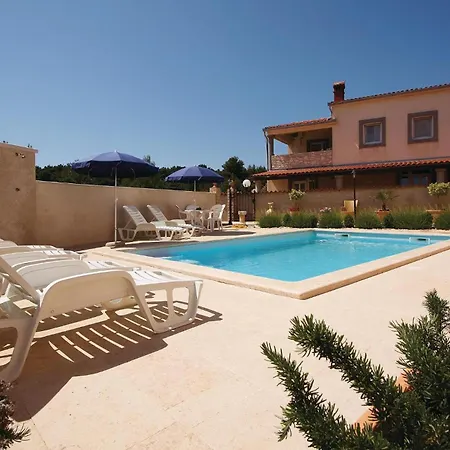 5 Bedroom Stunning In *